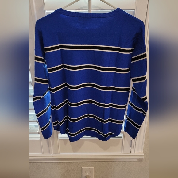 Sweater - Picture 3 of 3